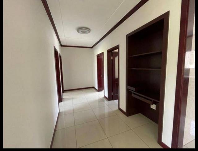 3 BEDROOM TOWNHOUSE FOR SALE IN SUMMERSET